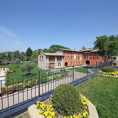 Lägenhetshotell Borgo Mondragon 4*