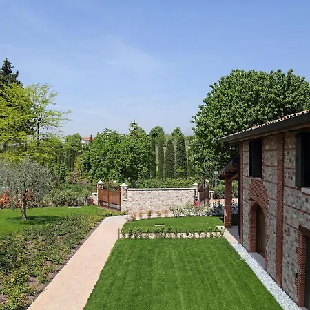 Lägenhetshotell Borgo Mondragon 4*