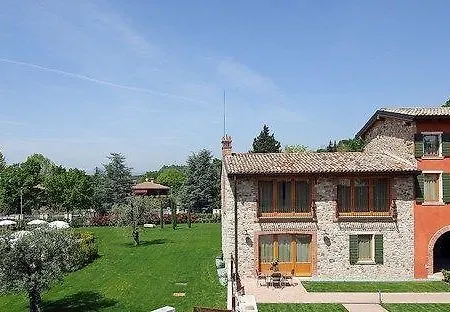 Borgo Mondragon Lägenhetshotell 4*