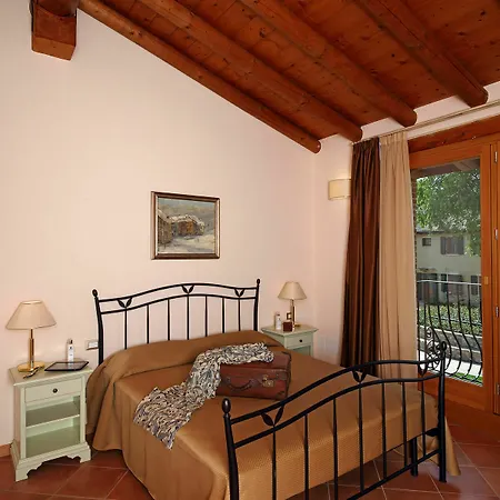 Borgo Mondragon Lägenhetshotell 4*