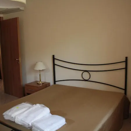 Borgo Mondragon Lägenhetshotell 4*
