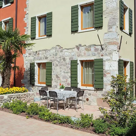 Borgo Mondragon Lägenhetshotell 4*